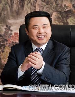 天能集團(tuán)董事局主席張?zhí)烊? /></p>
<p><br />　　全國(guó)人大代表、天能集團(tuán)董事局主席張?zhí)烊螌?duì)新能源產(chǎn)業(yè)的關(guān)注度非常大，在為今年“兩會(huì)”準(zhǔn)備的9條議案及建議中，就有5條涉及加快建設(shè)廢舊電池回收體系、盡快出臺(tái)電動(dòng)自行車國(guó)家新標(biāo)準(zhǔn)、推動(dòng)低速短程電動(dòng)汽車發(fā)展、暫緩征收鉛蓄電池消費(fèi)稅等新能源相關(guān)問(wèn)題。<br />　<strong>　一、及時(shí)清理涉企過(guò)時(shí)政策規(guī)章<br /></strong>　　“企業(yè)發(fā)展離不開(kāi)政策法規(guī)，改革開(kāi)放30多年，各級(jí)政府部門出臺(tái)了大量政策、規(guī)章、文件，一些政策、規(guī)章、文件已經(jīng)完成使命，退出了歷史舞臺(tái)，但也有不少因?yàn)榉N種原因，存留了下來(lái)。”張?zhí)烊谓榻B說(shuō)。<br />　　客觀上看，這些存留下來(lái)的政策、法規(guī)、文件，它們?cè)诋?dāng)時(shí)的社會(huì)條件下起到一定的作用，不過(guò)隨著時(shí)間的推移與社會(huì)的發(fā)展，有的相互抵制，有的干脆成了阻礙生產(chǎn)力發(fā)展的“籬笆”，少數(shù)不積極或不作為的部門，甚至?xí)弥@些“籬笆”圈自己的利益、向企業(yè)提無(wú)理要求。這在很大程度上傷害了企業(yè)的積極性與主動(dòng)性，給企業(yè)發(fā)展帶來(lái)很大阻礙。<br />　　為進(jìn)一步優(yōu)化我國(guó)企業(yè)經(jīng)濟(jì)發(fā)展的法制環(huán)境，促進(jìn)企業(yè)轉(zhuǎn)型升級(jí)，張?zhí)烊谓ㄗh國(guó)務(wù)院有關(guān)部門牽頭，組織各級(jí)政府有關(guān)部門在全國(guó)范圍內(nèi)對(duì)涉及企業(yè)生產(chǎn)經(jīng)營(yíng)的一系列政策、法規(guī)、文件做一次系統(tǒng)的梳理，重點(diǎn)清理和修改不符合市場(chǎng)經(jīng)濟(jì)發(fā)展要求、不利于企業(yè)轉(zhuǎn)型升級(jí)的有關(guān)文件，要將清理工作與全面清理涉及向企業(yè)收費(fèi)、攤派的規(guī)定結(jié)合起來(lái)，從制度上、源頭上切實(shí)解決企業(yè)負(fù)擔(dān)過(guò)重的問(wèn)題。<br />　　建議對(duì)以下列情形之一的，應(yīng)當(dāng)予以修改：1.部分內(nèi)容與上位法不一致或者相抵觸的;2.國(guó)家政策重大調(diào)整，政府規(guī)章、規(guī)范性文件的部分內(nèi)容與之不適應(yīng)的;3.部分內(nèi)容明顯不適應(yīng)經(jīng)濟(jì)社會(huì)發(fā)展需要的;4.部分內(nèi)容的程序、可操作性不強(qiáng)，需要予以細(xì)化和完善的;5.政府規(guī)章、規(guī)范性文件之間對(duì)同一事項(xiàng)的規(guī)定不一致的;6.其他原因需要予以修改的。<br />　　有下列情形之一的，應(yīng)當(dāng)予以廢止：1.主要內(nèi)容與上位法或者國(guó)家政策相抵觸的;2.依據(jù)的法律、法規(guī)已廢止或者宣布失效的;3.主要內(nèi)容已被新制定或者修訂后的法律、法規(guī)、規(guī)章涵蓋的;4.主要內(nèi)容已被新制定的政府規(guī)章、規(guī)范性文件替代的;5.主要內(nèi)容已不適應(yīng)經(jīng)濟(jì)社會(huì)發(fā)展需要的。<br />　　<strong>二、加大低速短程電動(dòng)汽車推動(dòng)力度<br /></strong>　　“市場(chǎng)上運(yùn)行的電動(dòng)汽車有高速車和低速車兩類，目前低速短程電動(dòng)汽車銷量遠(yuǎn)遠(yuǎn)大于高速電動(dòng)汽車，贏得了廣泛的市場(chǎng)。”張?zhí)烊握f(shuō)，高速電動(dòng)汽車與低速短程電動(dòng)汽車相比較，其性價(jià)比不具備競(jìng)爭(zhēng)優(yōu)勢(shì)。在節(jié)能減排和生態(tài)文明建設(shè)的推動(dòng)下，我國(guó)正大力發(fā)展綠色交通，加快建立以低碳為特征的交通運(yùn)輸體系，他建議國(guó)家相關(guān)部門出臺(tái)相關(guān)政策，進(jìn)一步推動(dòng)低速短程電動(dòng)汽車發(fā)展。<br />　　“一要制定電動(dòng)汽車技術(shù)標(biāo)準(zhǔn)，促進(jìn)低速短程電動(dòng)汽車發(fā)展。二要明晰發(fā)展政策，鼓勵(lì)技術(shù)創(chuàng)新。三要合理布局產(chǎn)業(yè)發(fā)展，規(guī)劃配套設(shè)施建設(shè)。四要出臺(tái)管理辦法，解決車輛上路問(wèn)題。五要完善服務(wù)體系，確保電池回收。”張?zhí)烊谓ㄗh。</p>
<p> </p>
 <p style='text-align:center'>[1]<a href='ShowNews1.aspx?id=263719&page=2' target='_self'><b>[2]</b></a> <a href='ShowNews1.aspx?id=263719&page=3' target='_self'><b>[3]</b></a> <a href='ShowNews1.aspx?id=263719&page=2' target='_self'>下一頁(yè)</a></p></div>
                    <p class=