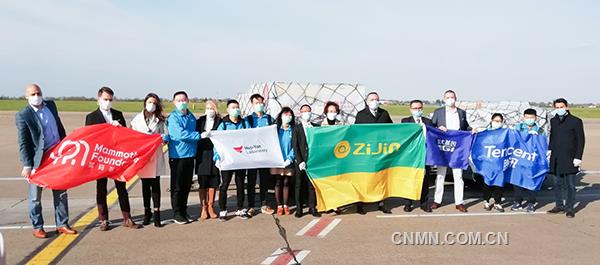 4月15日，紫金礦業等捐建的塞爾維亞“火眼”病毒檢測實驗室核心設備抵達貝爾格萊德，塞爾維亞派專機到中國接運該批設備。