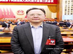 李良彬代表：抓住科技創新這個“牛鼻子”